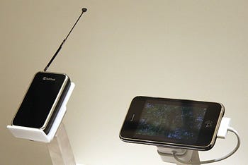 ソフトバンク Iphoneでのワンセグ視聴を実現する Tv バッテリー を発売 マイナビニュース