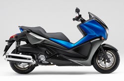 ホンダ 低価格でスポーティな新型250ccスクーター フェイズ を発売 マイナビニュース