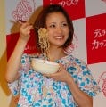 上戸彩、料理修業して「いい奥さんになりたい」 - サンヨー食品CM発表会