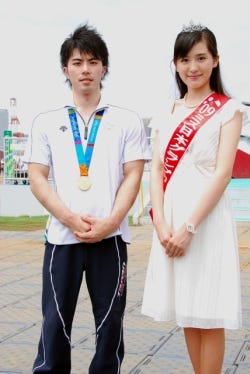 ミス日本 宮田麻里乃 等身大ガンダムにびっくり 東京五輪招致イベント マイナビニュース