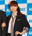 上戸彩が男性用スーツ姿で登場し、シャキッとキメる! - 「AOKI」新CM発表会