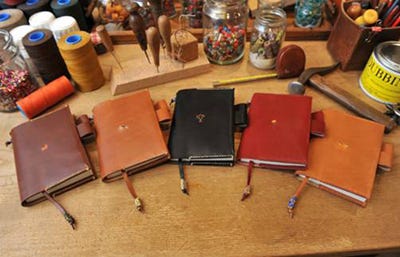 ほぼ日手帳2010、オール手づくりの「革カバー・アンリシリーズ」限定