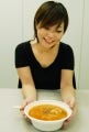 200種以上の即席麺を制覇 - "日本一インスタントラーメンを食べる女"は美女だった