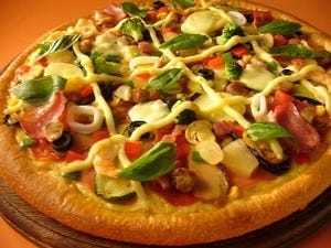 夢の"トッピング全部のせピザ"がリーズナブルに実現 - ドミノ・ピザ