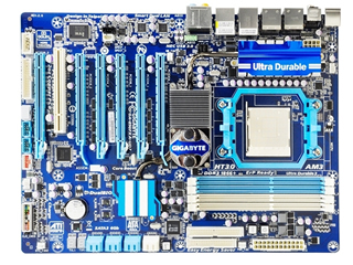 GIGABYTE、PCIe x16を6基備え4Way CrossFireXも可能な"やや大型"890FXマザー