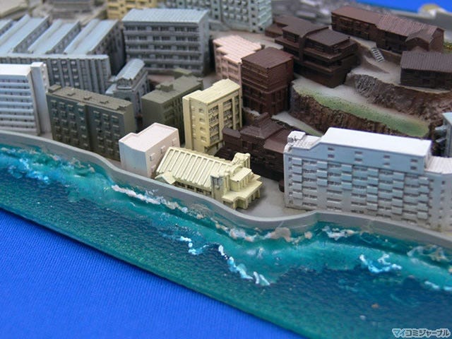 アオシマ、日本が誇る文化的遺産を模型化 - 「1/1400 軍艦島」を発表