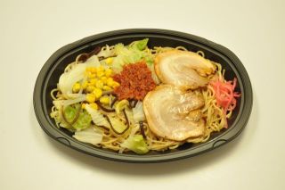 セブン-イレブン、"具だくさんラー油"を使った炒飯や焼ラーメンなどを発売