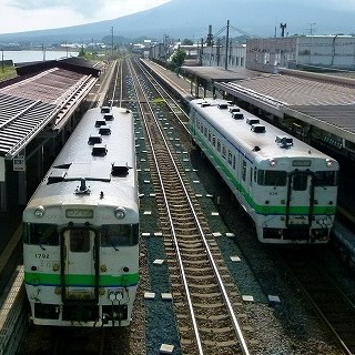 各駅停車で秋の旅 - JR旅客鉄道各社、鉄道の日記念「乗り放題きっぷ」発売