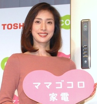 天海祐希、女優仲間にも"地道"に宣伝活動中 - 東芝「ママゴコロ家電」新CM