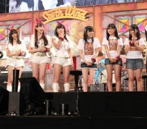 AKB48、SKE48、NMB48が新喜劇で初コケ! - 「LIVE STAND」が大阪で開幕