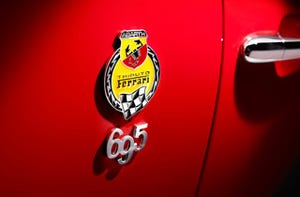 フィアット、「アバルト695 トリビュートフェラーリ」を日本でも発売