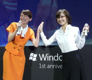 MS、Windows 7の1周年記念パーティー開催、まいこさんと冴子先生も登場
