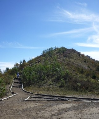 八ヶ岳や富士山が見える絶景360度パノラマ・飯盛山 - あったか自炊山ごはんにも感動