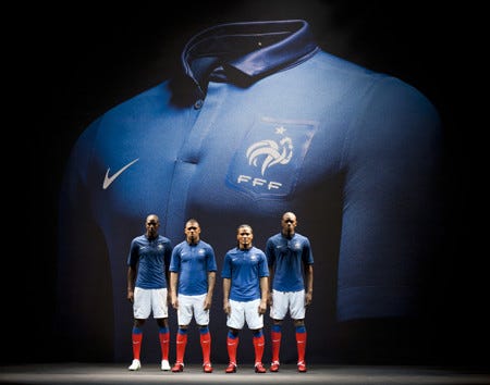 再起かけるサッカー フランス代表 新ユニフォームはナイキ 2 9初披露 マイナビニュース