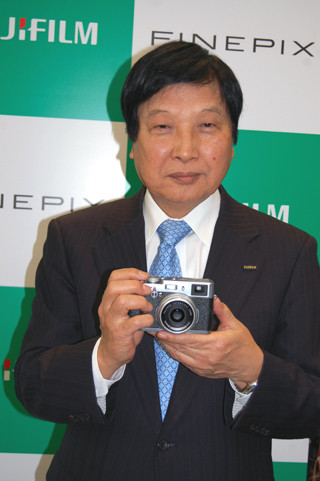 写真を撮る道具として原点を見つめた「FinePix X100」 - 富士フイルム新製品発表会