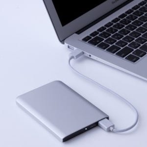 フリーコム、MacBook/MacBook Air向けの外付け型ポータブルHDDを3モデル