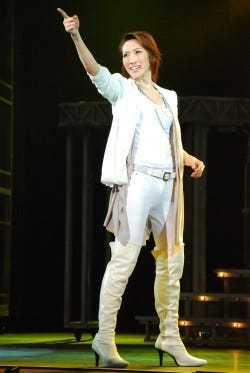 元男役トップの水夏希 舞台で胸を触られて 宝塚では有り得ない マイナビニュース