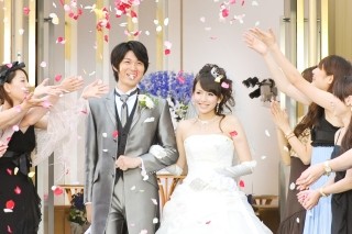 結婚式の費用は高い? それとも適正額?? - スマ婚「結婚意識調査2011」