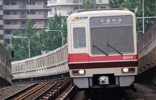 北大阪急行電鉄「ポールスター」25周年を記念した鉄道時計を限定25個