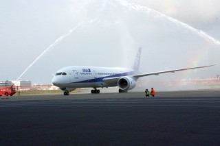 ボーイング787初飛来 - ANA、9月にも世界に先駆けて運航開始