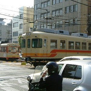 電化100周年の伊予鉄道、夏休みに向け郊外電車1日乗り放題の乗車券を発売