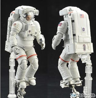 バンダイ、『1/10 ISS船外活動用宇宙服』を発売 - NASAの宇宙服を再現