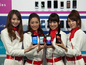 ドコモ山田社長、LTE対応端末を「新世代スマートフォン」とアピール - iPhoneについても言及