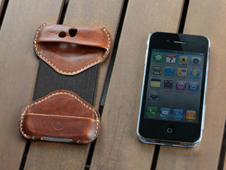 TUNEWEARとRoberuのコラボによるiPhone 4S/4用レザーケースセット