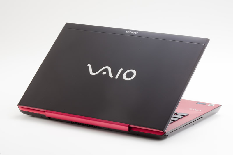 赤&濃茶のコントラストが美しい直販専用カラーの「VAIO S VPCSB3AJ」を試す | マイナビニュース