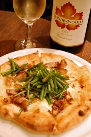 ホルモン&釜焼きピザ! ワインバル戦国時代できらりと光る「バル道」