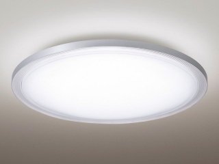 パナソニック、スタンダードなLEDシーリングライトと斜め取り付けLED電球