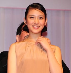 AKB48大島優子&武井咲がジュエリーベストドレッサー賞 -「自分を磨きたい」