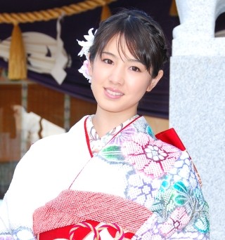 桜庭ななみ、晴れ着姿でヒット祈願--20歳になったら「お酒を飲んでみたい!｣