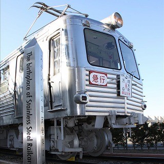 東急車輛、展示車両5200系のそばに"ステンレス車両発祥の地"記念碑を建立