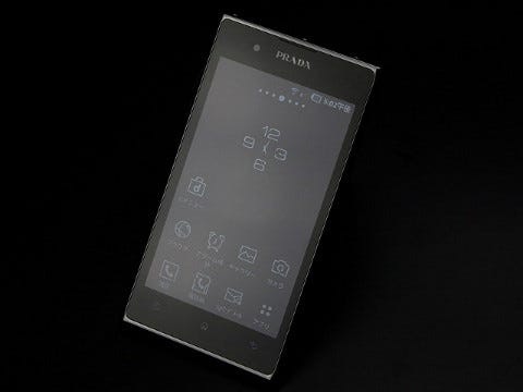 Android Os採用のコラボスマートフォン Prada Phone By Lg L 02d を試す 1 マイナビニュース