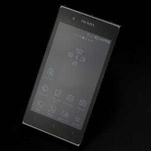 Android OS採用のコラボスマートフォン「PRADA phone by LG L-02D」を試す