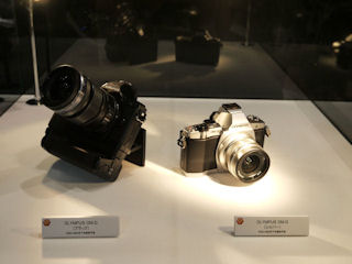 CP+2012 - 話題の「OM-D」のタッチ&トライに長蛇の列 - オリンパス