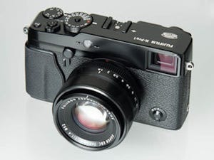 銀塩カメラ風のボディに最新技術が凝縮された「FUJIFILM X-Pro1」