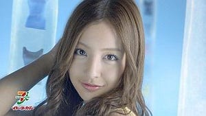 AKB48板野友美、「もっといい表情に」"-2℃感"で魅せるクールな新CM
