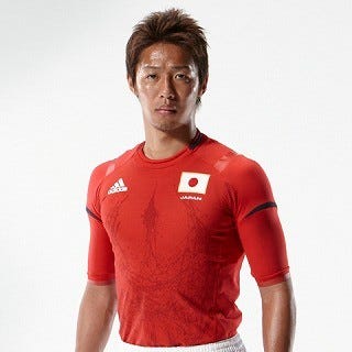 サッカー日本代表 新ユニフォームは燃えたぎる情熱の真紅 Adidas マイナビニュース