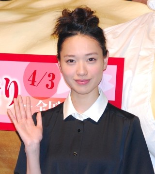 戸田恵梨香、"当麻沙綾"のコスプレした観客に「馬鹿どもが集まりましたね」