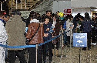 スカイツリータウン「すみだ水族館」、年間パスポート先行販売に300人の列