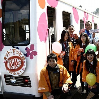 三陸鉄道北リアス線の一部区間再開を記念し"サクラアート"列車&駅舎が登場