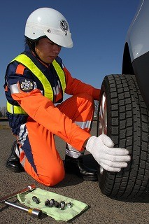 JAFが大型連休前のタイヤチェック呼びかけ、高速走行でのパンク防止のため