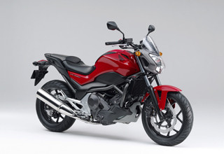 ホンダ、大型ネイキッドモデル「NC700S」に有段式自動変速機搭載モデル追加