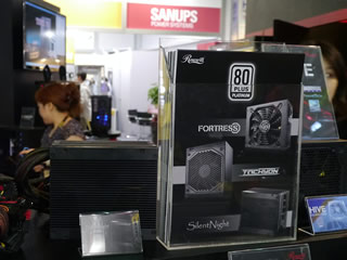 COMPUTEX TAIPEI 2012 - Rosewillから500Wのファンレス電源と、100Vでも1600W出せる巨大電源など