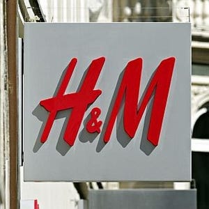 マルタン・マルジェラが1度限りでH&Mとのコラボ商品を企画、11月15日より展開