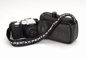 ペンタックス、ミラーレス一眼「K-01」専用カメラポーチを300個限定で発売