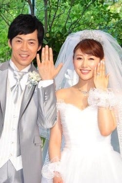 東貴博と安めぐみが結婚披露宴 安の純白ドレス姿に Maxキレイです マイナビニュース