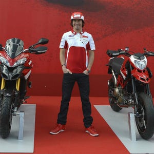 MotoGPライダー、ニッキー・ヘイデン選手との契約更新を発表 - ドゥカティ